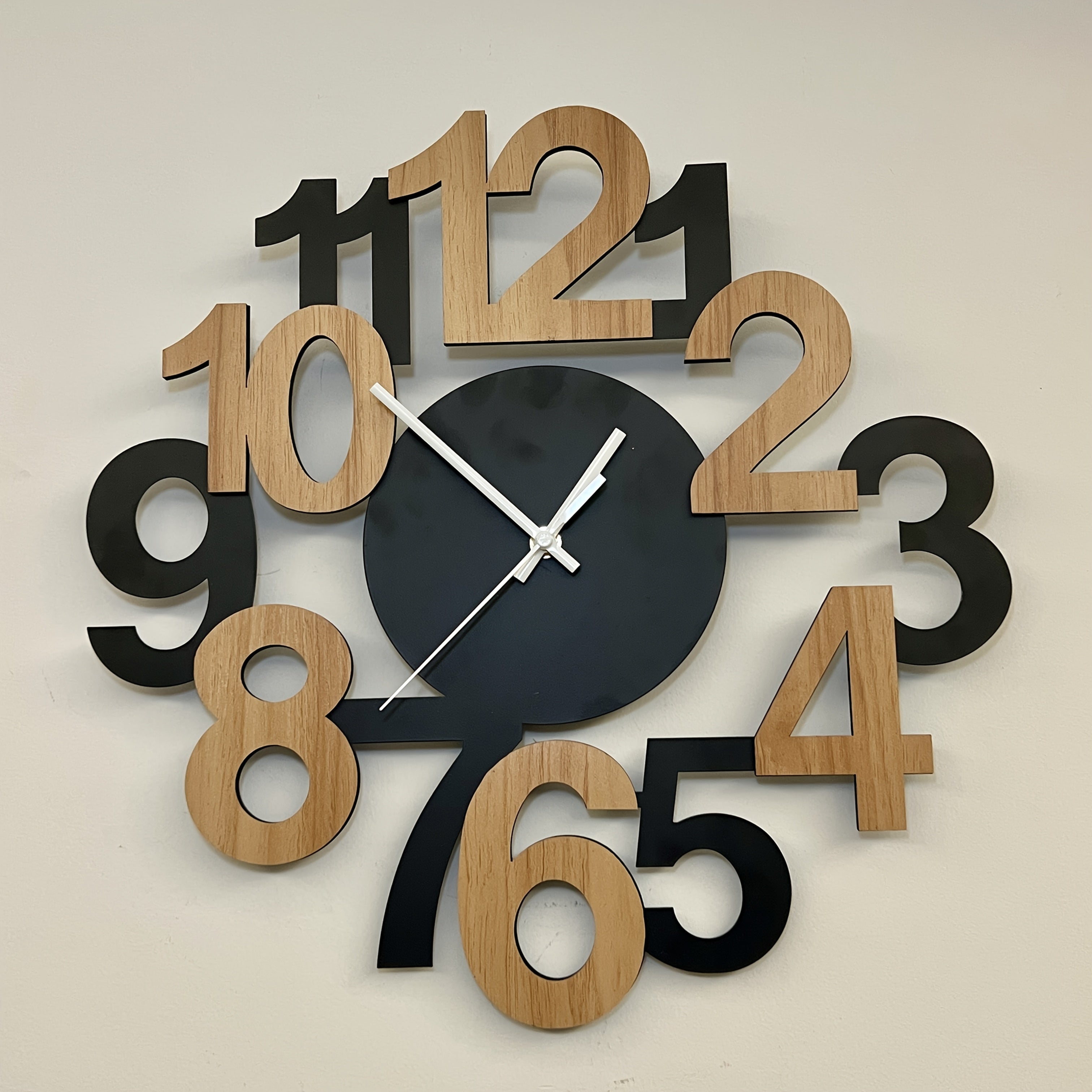 1pc Asymmetrical Digital Silhouette Wall Clock for Indoor and Outdoor Wall Clocks in Bedroom, Hall, Kitchen, Terrace, Dining Room