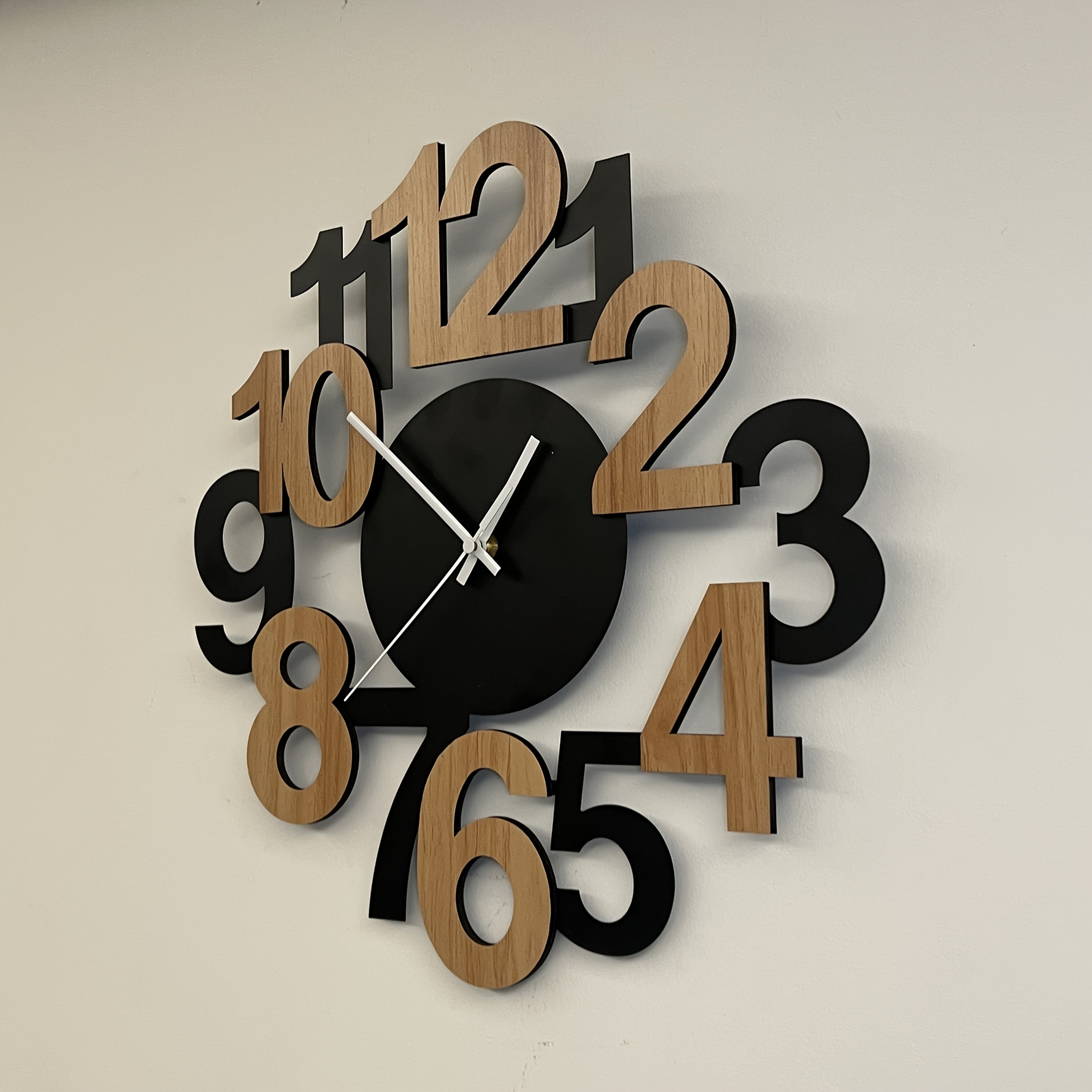 1pc Asymmetrical Digital Silhouette Wall Clock for Indoor and Outdoor Wall Clocks in Bedroom, Hall, Kitchen, Terrace, Dining Room